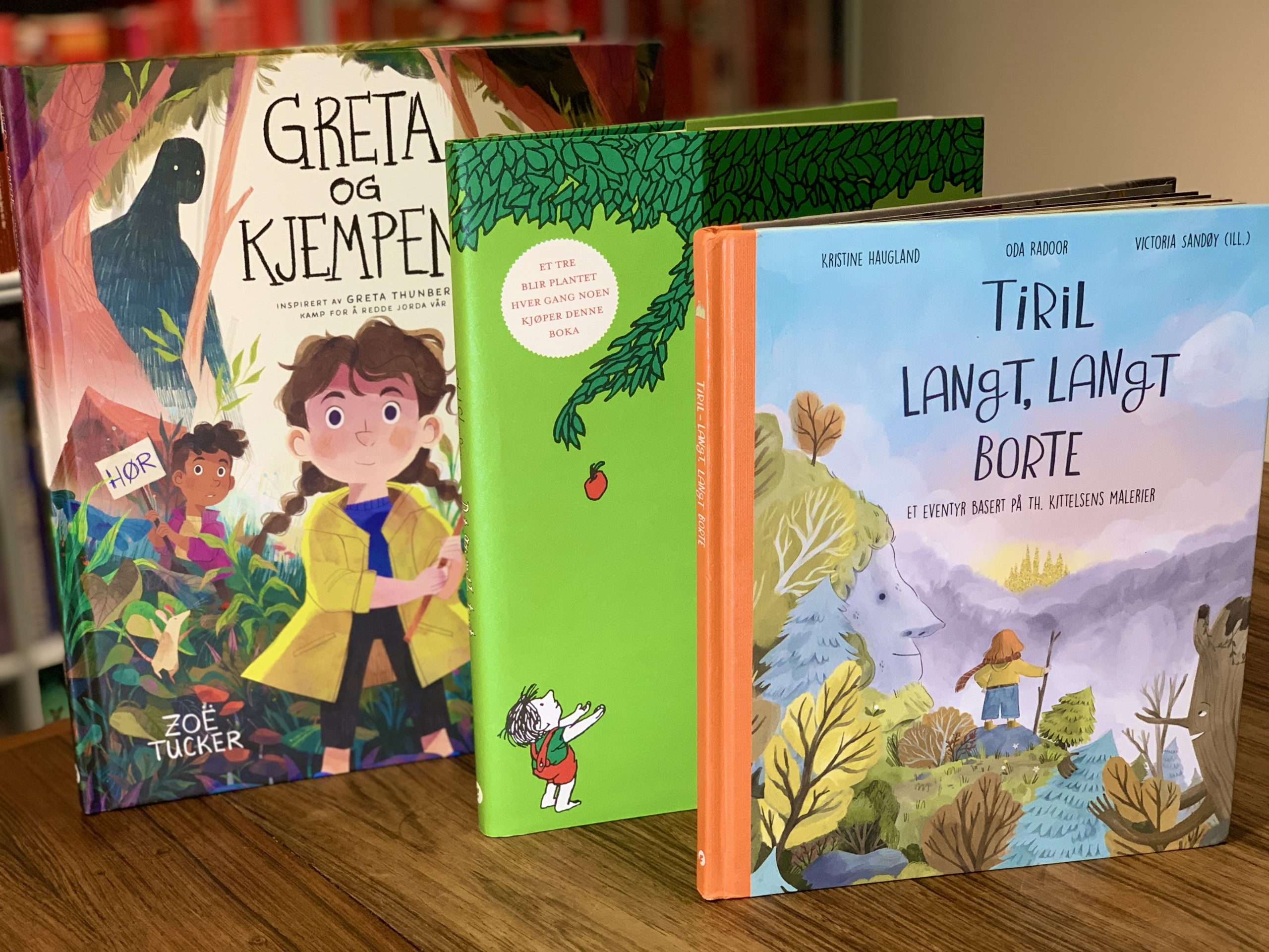 Barnebøker, bildebøker, eventyr, eventyrbøker, helter, heltinner, bestselgere, barneboktips, de beste barnebøkene, bøker for 4-åringen, bøker for 5-åringen, bøker for 6-åringen, bøker for 7-åringen, bursdagsgave, julegave, Greta Thunberg, miljøvern, Greenpeace, Miljøpartiet de grønne, Natur og ungdom, Framtiden i våre hender, teamtrees, Figenschou forlag, leseglede, leselyst, les for meg, Det finnes ingen planet B, klimabrølet, fabel, Shel Silverstein, Siri Nilsen, klassisker, amerikansk klassiker, Gutten og treet, Greta og kjempene, demonstrasjonstog, demonstrasjon, Th. Kittelsen, Nøkken, Soria Moria Slott, Troll.