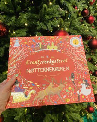 Barnebøker, bildebøker, barneboktips, eventyr, eventyrbøker, helter, heltinner, fantasy, bestselgere, barneboktips, de beste barnebøkene, bøker for 3-åringen, 4-åringen, bøker for 5-åringen, bøker for 6-åringen, bøker for 7-åringen, bursdagsgave, julegave, E.T.A. Hoffman, Pjotr Tsjajkovskij, Antonio Vivaldi, Nøtteknekkeren, Tornerose, Fire Årstider, Svanesjøen, Den Norske Opera og ballett, dans, ballett, opera, klassisk musikk, klassiker, juleeventyr, Figenschou forlag, leseglede, leselyst, les for meg, Årstider, Tryllefløyten, Mozart, Svanesjøen, Tsjajkovskij, jessica courney tickle, Figenschou forlag, klassiker, kulturarv, grieg, ibsen, dovregubbens hall, norsk kulturarv, norske klassikere, Peter og ulven, pokofiev.